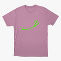 Camiseta com estampa frontal de letra cursiva estilizada acompanhada de pena afiada, formando um design fluido e elegante que se destaca visualmente.
