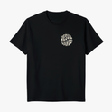Camiseta com estampa frontal de um círculo contendo as palavras "Jesus Saves" e estampa traseira maior do mesmo círculo com a mesma mensagem.