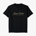 Camiseta com estampa frontal de "Jesus Cristo" em fonte cursiva, seguida da frase "o caminho, a verdade e a vida" em estilo tipográfico discreto.