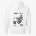 Moletom com estampa frontal de pequeno desenho de dragão e estampa traseira de anjo com espada, textos "LOYALTY" e mensagens adicionais.