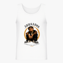 Camiseta regata com estampa frontal de figura masculina centralizada em pose agachada, envolvida por texto "ABUSADOS" e frase complementar em estilo urbano.