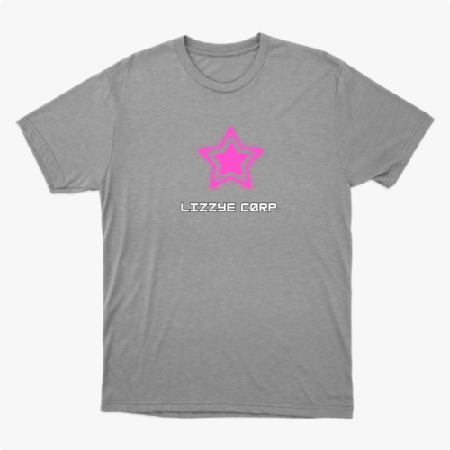 Camiseta com estampa frontal de estrela com contorno em destaque e texto estilizado logo abaixo.