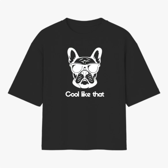 Camiseta com estampa frontal de um cão com óculos escuros acima da frase "Cool like that".