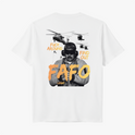 Camiseta com estampa frontal de "FAFO" em estilo desgastado e estampa traseira com imagem de homem vendado, helicópteros e texto "Fuck Around Find Out FAFO".