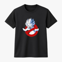 Camiseta com estampa frontal de um personagem em pose dinâmica, com cabelo espetado e expressão determinada, sobreposto ao símbolo de proibição circular.