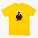 Camiseta com estampa frontal de personagem masculino estilizado usando jaqueta e texto "Just A Guy Who Loves Anime" em destaque.