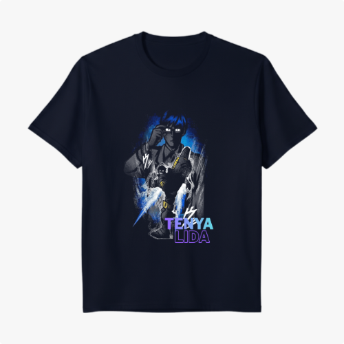 Camiseta com estampa frontal de personagem estilizado em ação, com detalhes elétricos e nome “Tenya Iida” em diversas fontes abaixo.