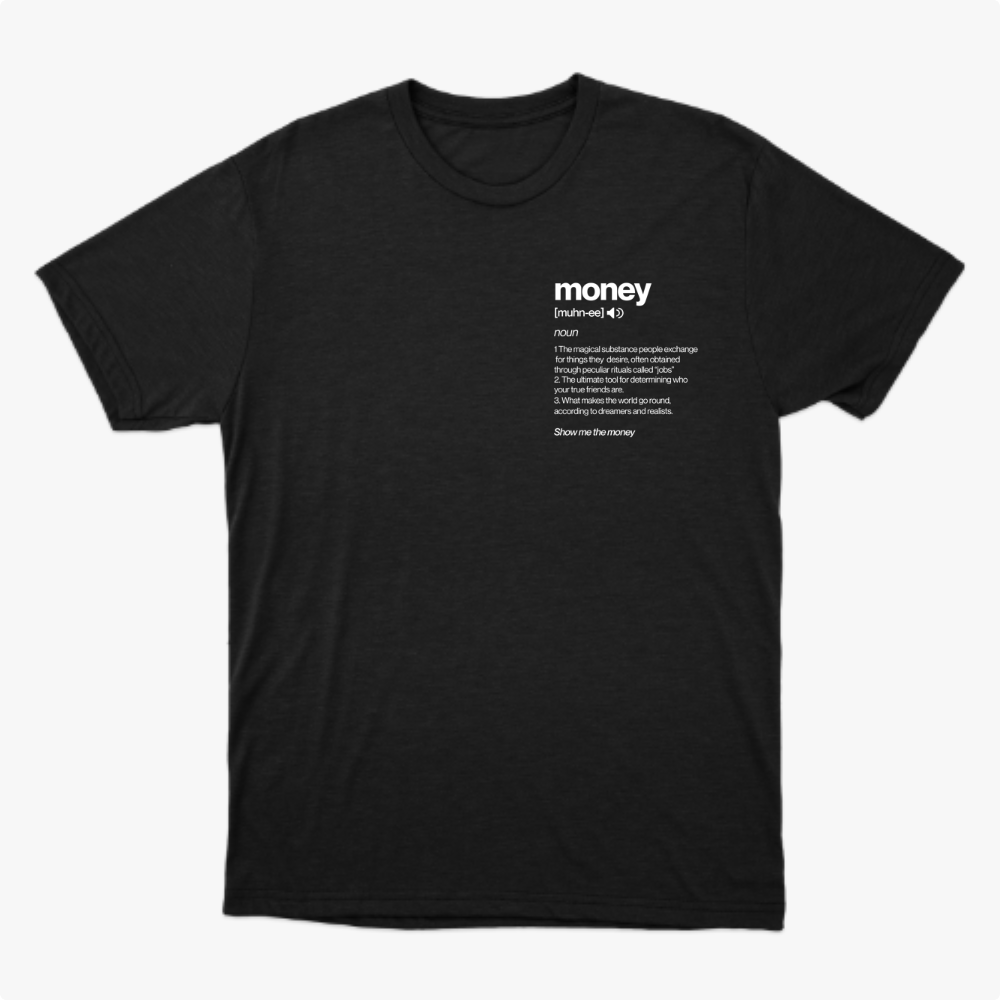 Camiseta com estampa frontal de texto descrevendo a definição da palavra "money", incluindo pronúncia, um ícone de som e três sentidos contextualizados.