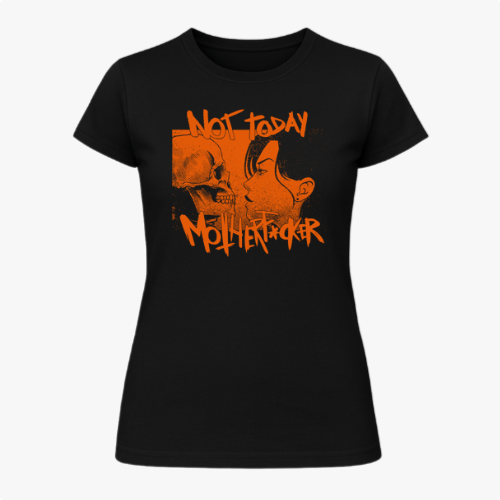 Camiseta com estampa frontal de rosto humano e caveira confrontados, cercados por texto estilizado "Not Today Motherfucker" sobre fundo retangular dinâmico.
