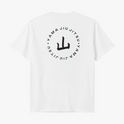 Camiseta com estampa frontal de texto "YAMA JIU JITSU" e estampa traseira de símbolo estilizado rodeado pelas palavras "YAMA JIU JITSU".