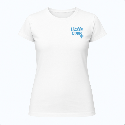 Camiseta com estampa frontal de "LIZZYE CORP" acompanhada de um pequeno símbolo abaixo e estampa traseira de uma cruz pixelada destacada.
