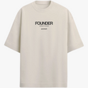 Camiseta com estampa frontal de texto em três partes: "FOUNDER" no topo, "WORKING 24/7 FOR A DREAM" no centro e "justshipit" na base.