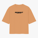 Camiseta com estampa frontal de texto estilizado "REMNNT" em letras maiúsculas e "IMBATÍVEL" em tamanho menor, alinhados centralmente.