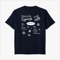 Camiseta com estampa frontal de limão desenhado em traços finos, e estampa traseira de citação "Fruto do Espírito" com limões e elementos escritos.