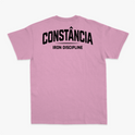 Camiseta com estampa frontal de "Iron Discipline" e design de montanhas, e estampa traseira de "CONSTÂNCIA Iron Discipline" em letras destacadas.