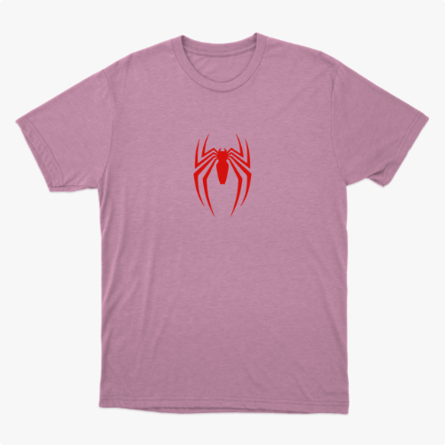 Camiseta com estampa frontal de aranha estilizada de linhas finas e estampa traseira de rosto delineado com texto e referências icônicas.