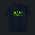 Camiseta com estampa frontal de "ORDEM & PROGRESSO" sobre uma bandeira fragmentada do Brasil e estampa traseira com "ELEVEN" e um pequeno símbolo.