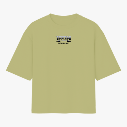 Camiseta com estampa frontal de "IRON DISCIPLINE" em estilo metálico e estampa traseira com "SEM DESCULPAS" em texto destacado acima de "IRON DISCIPLINE".