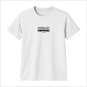 Camiseta com estampa frontal de frase "WINNING ISN'T COMFORTABLE" destacando a palavra "COMFORTABLE" em letras grandes e itálico embaixo.