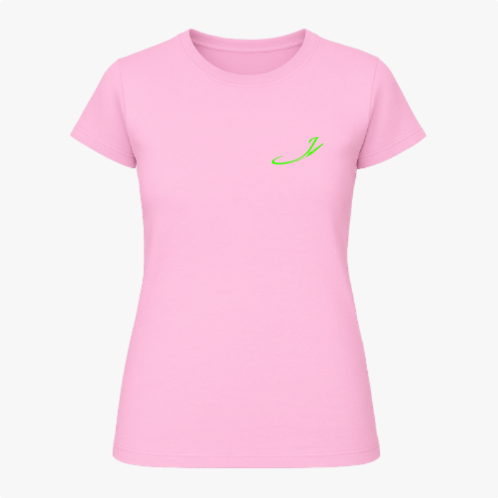 Camiseta com estampa frontal de letra estilizada curva e estampa traseira de ilustração de mulher confiante em vestuário moderno com frase "Gordelicia Sim!".