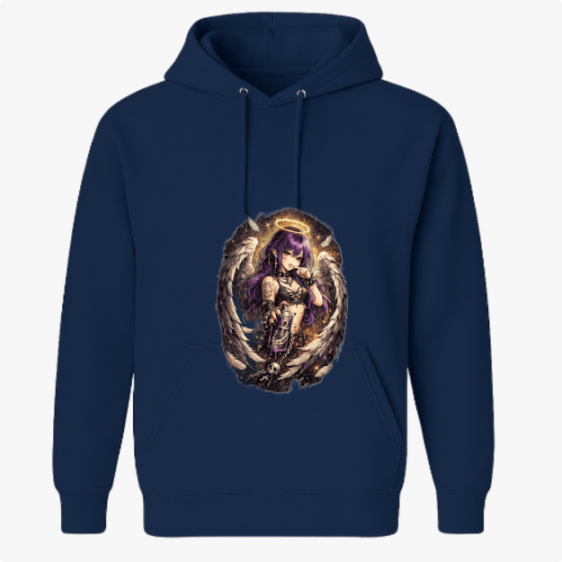 Moletom com estampa frontal de anjo estilizado, cabelos longos, tatuagens, asas detalhadas e auréola, em pose confiante, rodeado por elementos sombrios.