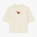 Camiseta com estampa frontal de pássaro em voo com texto curvo e estampa traseira de pássaro em voo acima de frases em destaque, incluindo "GUARA VERMELHO".
