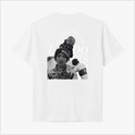 Camiseta com estampa frontal de número "1" pequeno no peito e estampa traseira de foto de esportista em capacete, com textos trazendo: "EU NASCI PRA ISSO".