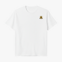 Camiseta com estampa frontal de um pequeno emblema e estampa traseira de um leão com coroa e texto "I'm the King".