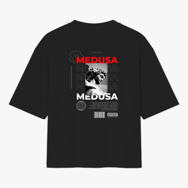 Camiseta com estampa frontal de coelho estilizado sobre a palavra "Dominus" e estampa traseira com texto "Medusa", foto clássica e elementos gráficos modernos.