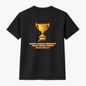 Camiseta com estampa frontal de troféu e estampa traseira de troféu grande acompanhado da frase "QUEM VENCER HERDARA TODAS ESSAS COISAS APOCALIPSE 21:7".