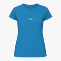 Camiseta com estampa frontal de um discreto logotipo estilizado em fonte moderna.
