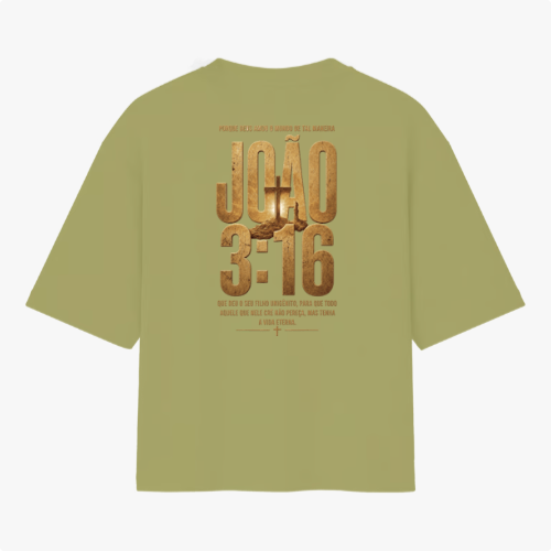 Camiseta com estampa frontal de "João 3:16" em destaque, incluindo texto complementar em estilo tipográfico impactante.
