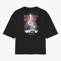 Camiseta com estampa traseira de personagem em armadura, segurando uma espada luminosa, com texto decorativo "Vistam-se de toda a armadura de Deus" e referência Efésios 6:14-17.