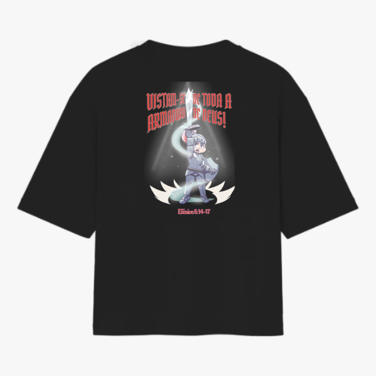 Camiseta com estampa traseira de personagem em armadura, segurando uma espada luminosa, com texto decorativo "Vistam-se de toda a armadura de Deus" e referência Efésios 6:14-17.