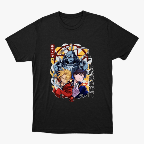 Camiseta com estampa frontal de três personagens em estilo animado, cercados por símbolos místicos e letras verticais estilizadas à esquerda.