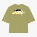 Camiseta com estampa traseira de palavras grandes "VOID INFINITY" em tipografia estilizada, coroada por uma estrela e texto menor ao redor.