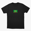 Camiseta com estampa frontal de bandeira do Brasil e "SALMOS 33, 12", e estampa traseira de texto "FELIZ A NAÇÃO CUJO DEUS É O SENHOR".