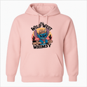 Moletom com estampa frontal de personagem azul com chapéu de cowboy, cercado por cactos e um pôr do sol ao fundo, acompanhado das palavras "Wild West Whimsy".