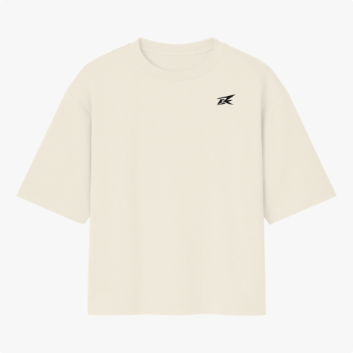 Camiseta com estampa frontal de logotipo estilizado e estampa traseira de macaco com boné e óculos, em frente a um círculo, com a frase "STAY STRONG".