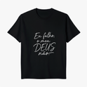 Camiseta com estampa frontal de texto "Eu falho, o meu DEUS não." e estampa traseira com logotipo estilizado, incluindo um emblema de cruz e coroa acima de "Santa Veste".