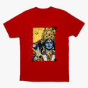 Camiseta com estampa frontal de uma figura feminina em estilo artístico, adornada com joias e detalhes florais, destacando expressões culturais e místicas.