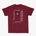 Camiseta com estampa frontal de aranha estilizada de linhas finas e estampa traseira de rosto delineado com texto e referências icônicas.