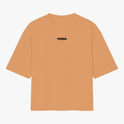 Camiseta com estampa frontal de texto estilizado "Vigia" e estampa traseira de árvore em chamas com inscrições "Exodus 3:14 Yahweh" e texto explicativo.