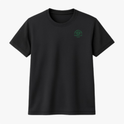 Camiseta com estampa frontal de tipografia circular em torno de um tênis, dizendo "Running Club", e estampa traseira de logotipo geométrico com texto.