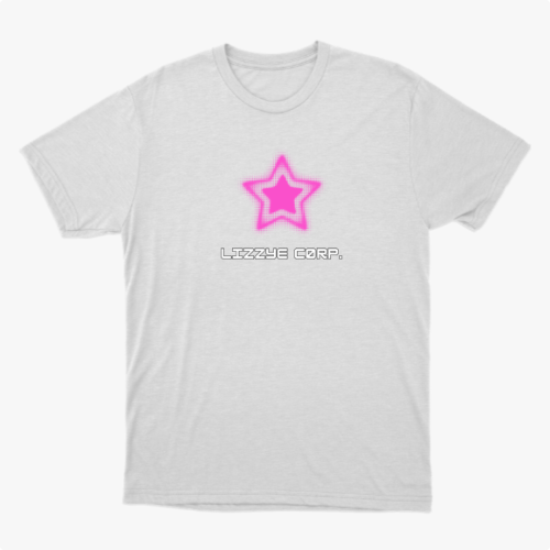 Camiseta com estampa frontal de estrela com contorno em destaque e texto estilizado logo abaixo.