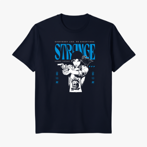 Camiseta com estampa frontal de uma figura central feminina segurando uma arma, com texto "STRANGE", "EVERYBODY LIES. NO EXCEPTIONS." e "CHAOS THEORY".