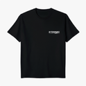 Camiseta com estampa frontal de texto "Pitangui Beach" e estampa traseira de paisagem litorânea com buggy azul, casal dentro, palmeira e céu claro.