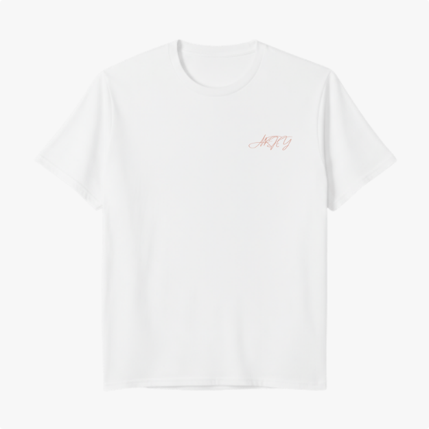 Camiseta com estampa frontal de assinatura estilizada e estampa traseira de raposa carregando bandeira, acompanhada de palavras "brasil" e "éclats girls".