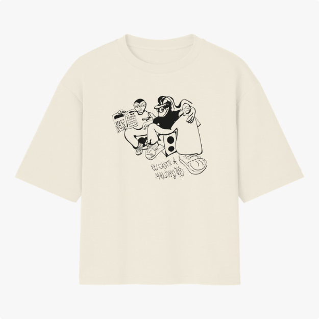 Camiseta com estampa frontal de figuras alienígenas e humanoides interagindo, acompanhadas de um texto estilizado; e estampa traseira de uma gaiola minimalista.