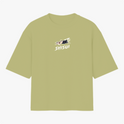 Camiseta com estampa frontal de olho estilizado e texto "SHISUI" e estampa traseira de personagem com expressão intensa, fundo geométrico e escrita em japonês.